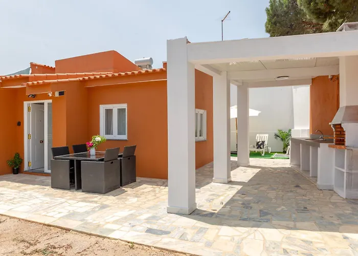 Family Friendly Oasis With Private Pool