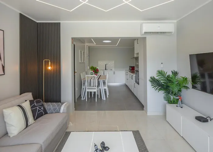 Family Friendly Oasis With Private Pool ألفور