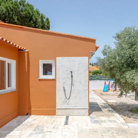 Family Friendly Oasis With Private Pool ألفور